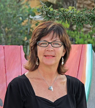 Portrait of Bobbi Davis, Broker Associate.