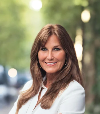 Portrait of Dana Jusselin, REALTOR®.