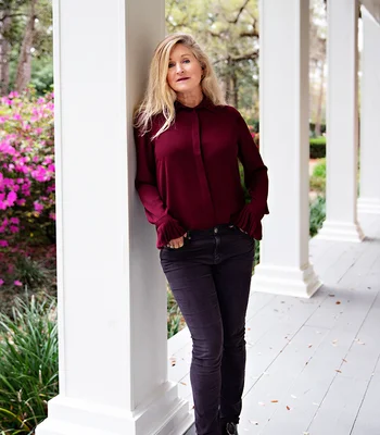Portrait of Tracey Reagan-Burgis, REALTOR®.